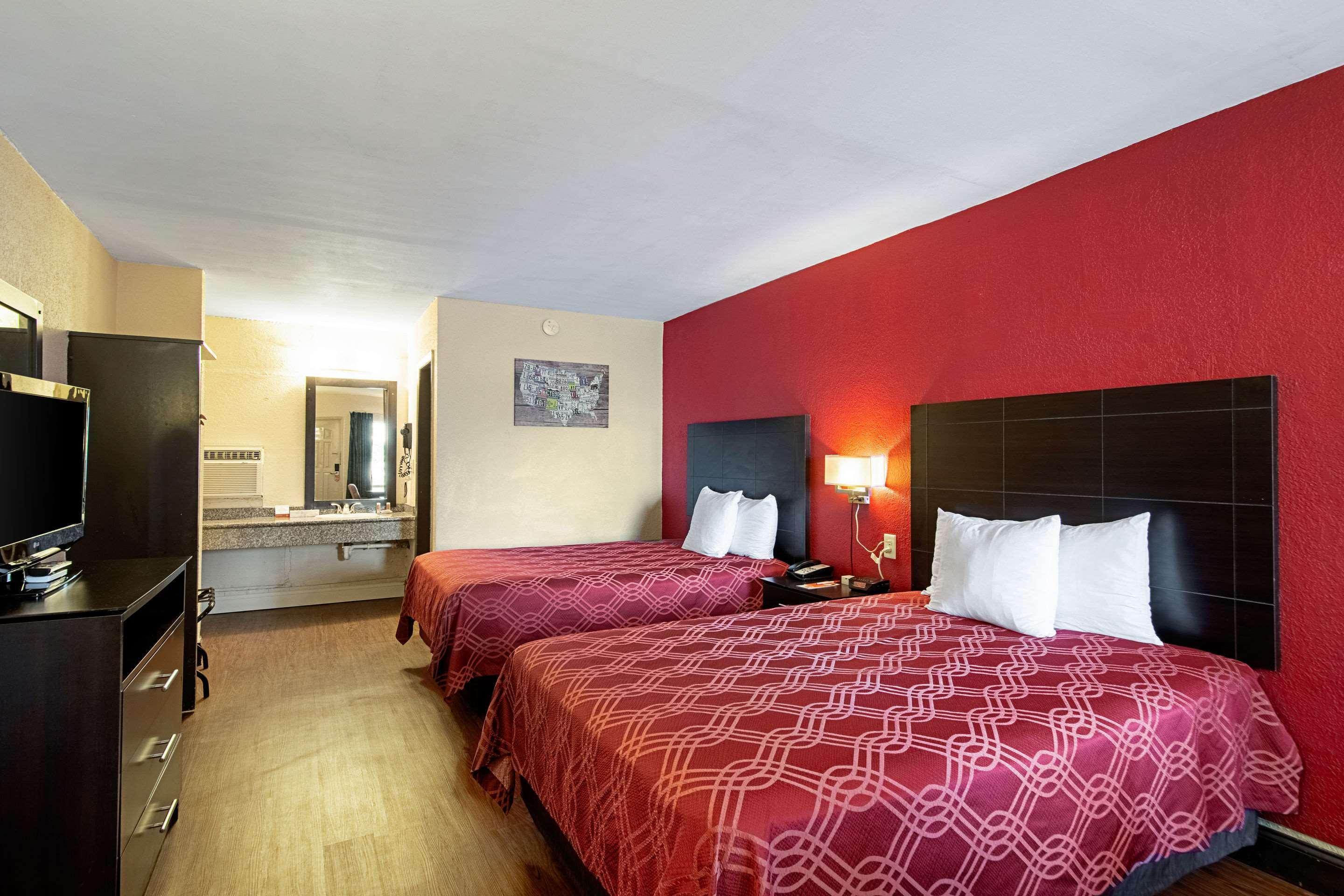 Ramada Limited Clearwater Hotel And Suites Exterior foto