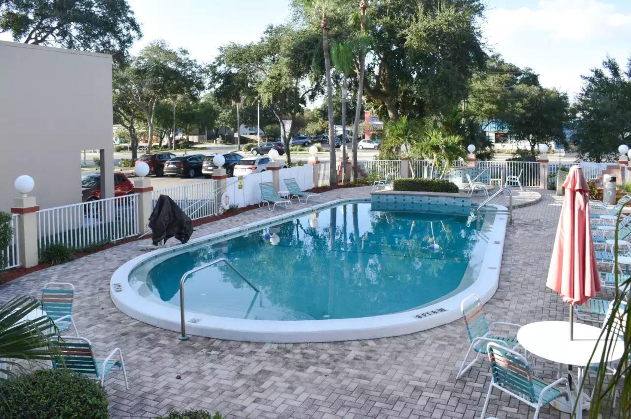Ramada Limited Clearwater Hotel And Suites Exterior foto