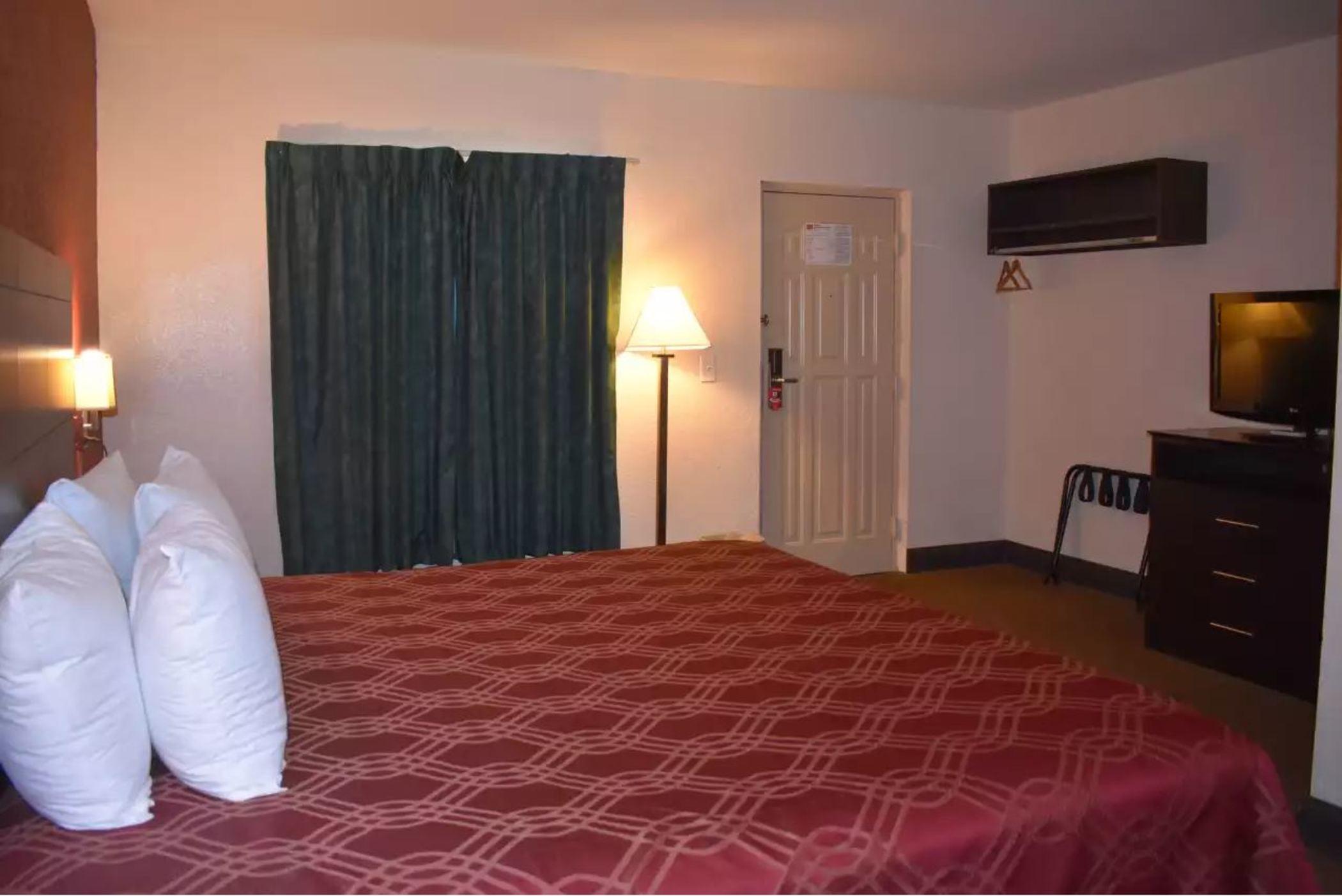 Ramada Limited Clearwater Hotel And Suites Exterior foto