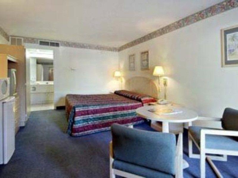 Ramada Limited Clearwater Hotel And Suites Cameră foto
